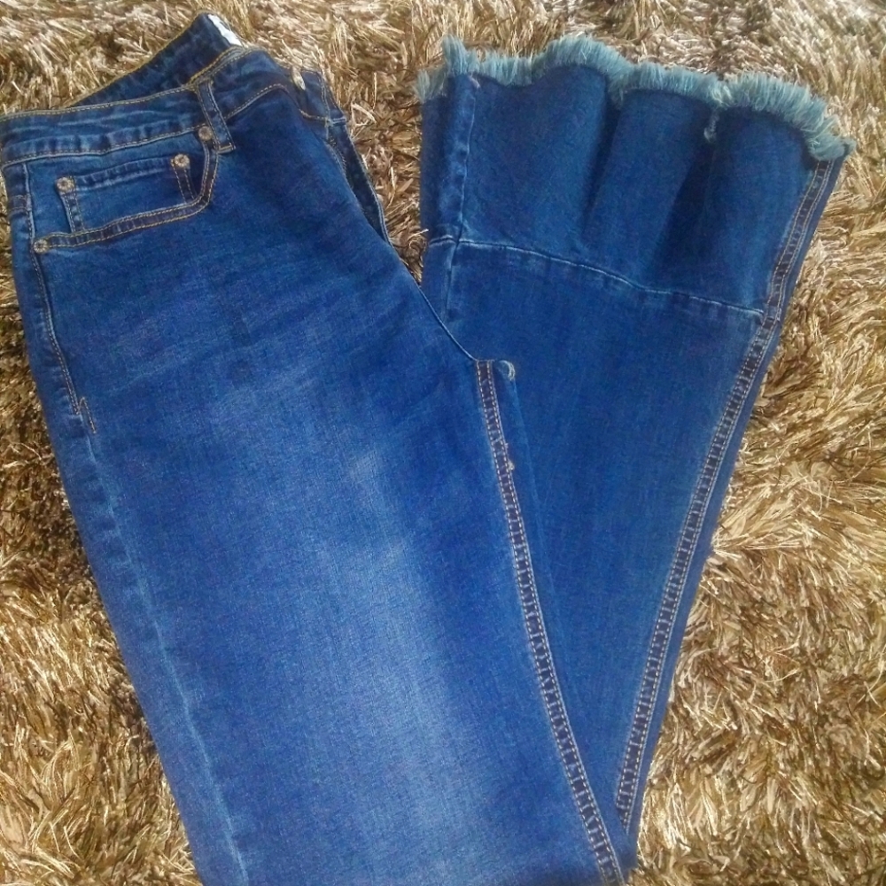 Women bell bottom jeans!